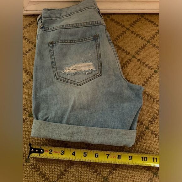 Free People distressed medium wash denim button fly cuffed shorts. 25 - Picture 8 of 12